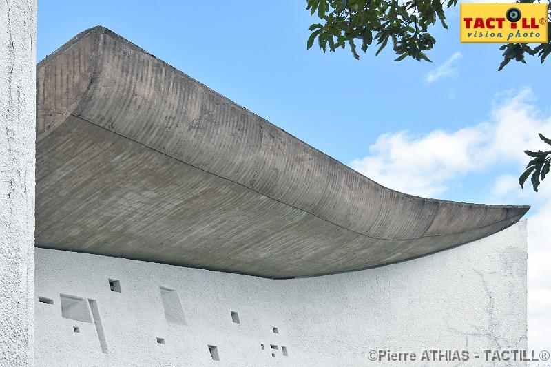 chapelle_ronchamp_20150906_D72_1147.JPG - Chapelle Notre-Dame-du-Haut1955, colline de BourlémontLe CorbusierRonchamp, Haute-Saône6 Septembre 2015