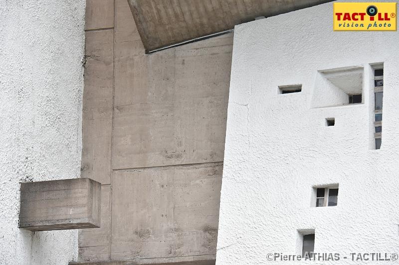 chapelle_ronchamp_20150906_D72_1151.JPG - Chapelle Notre-Dame-du-Haut1955, colline de BourlémontLe CorbusierRonchamp, Haute-Saône6 Septembre 2015